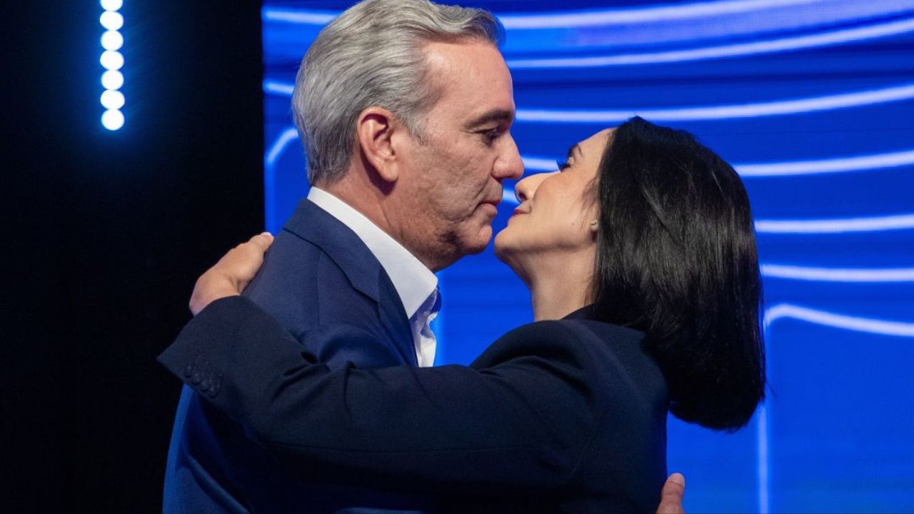 Así se terminó el debate: Abinader concluye con un beso a Raquel