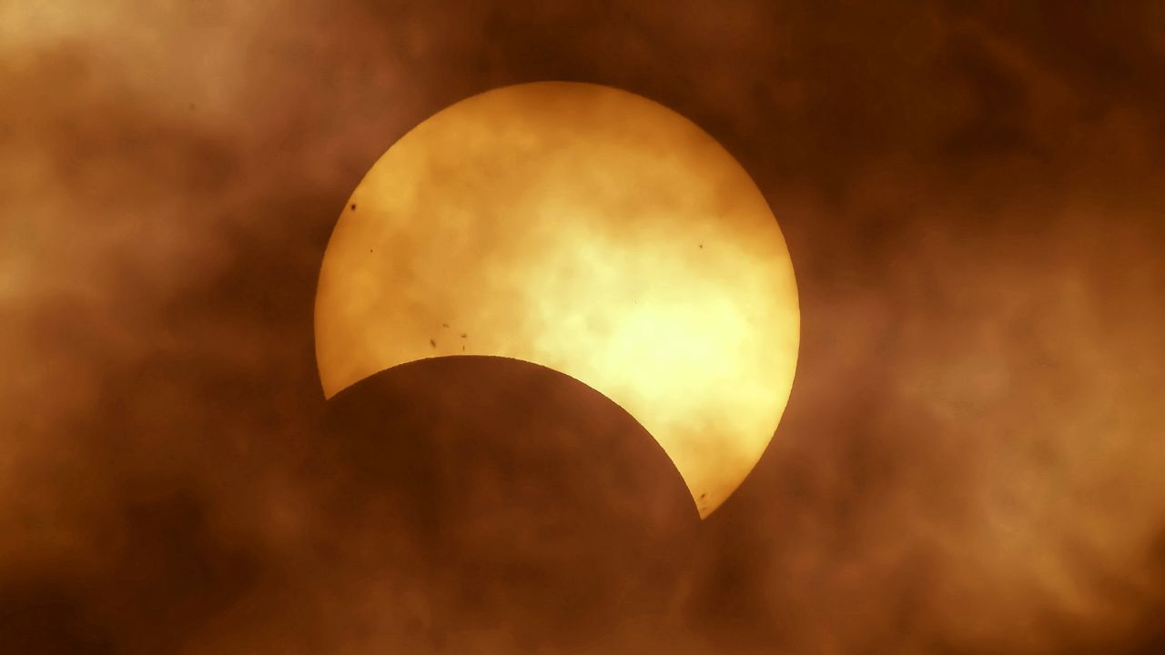 ¿A qué hora se podrá ver el eclipse solar en RD?