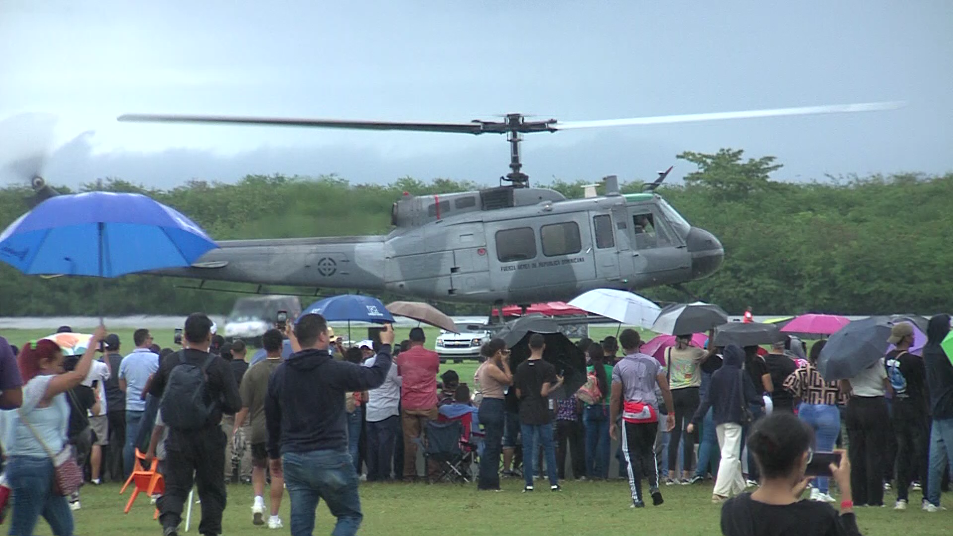 Bajo lluvia Fuerza Aérea celebra su "Show Aéreo"
