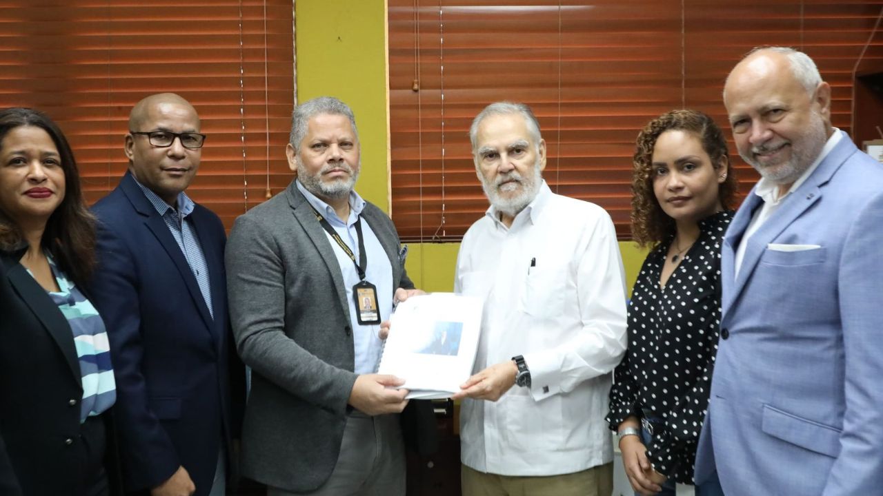 PRM entrega programa de gobierno ante la Junta Central Electoral