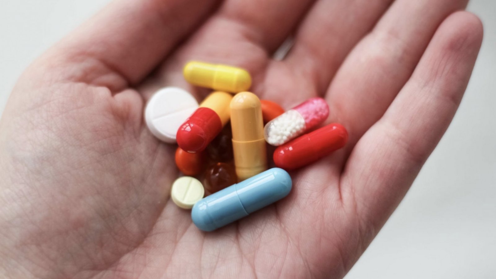 Uso de ibuprofeno podría causar una perforación intestinal, según estudio