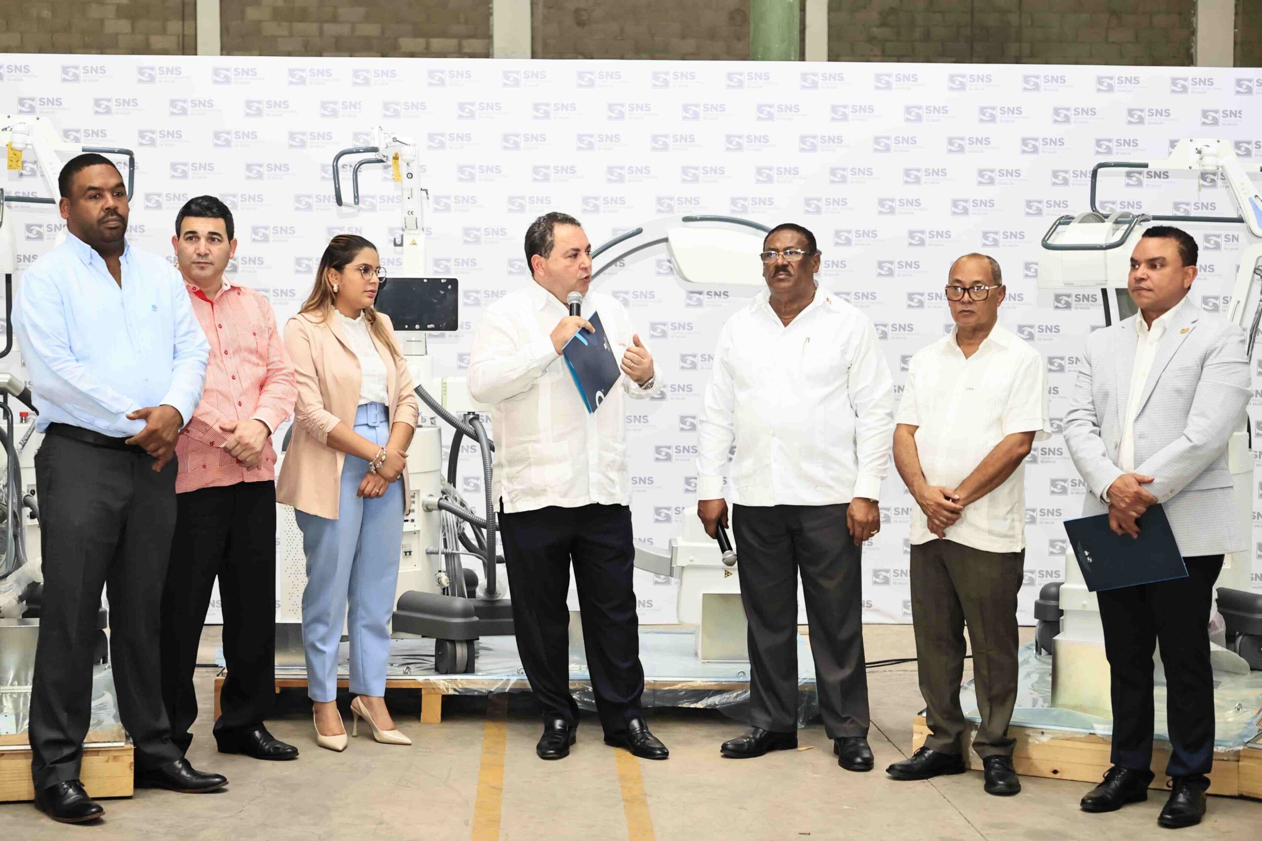 SNS entrega 12 Arco en C a diez hospitales para fortalecer servicios quirúrgicos y de trauma