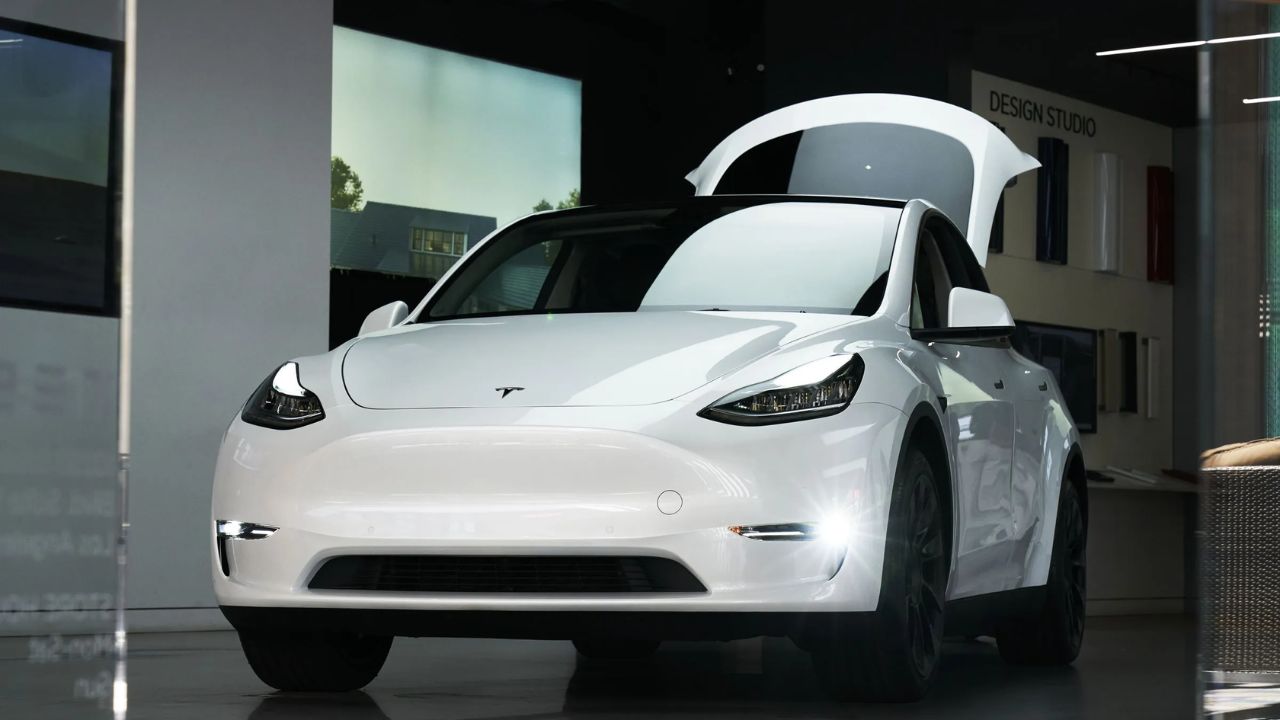 Tesla recorta precios de sus automóviles y el software después de caída en sus ventas