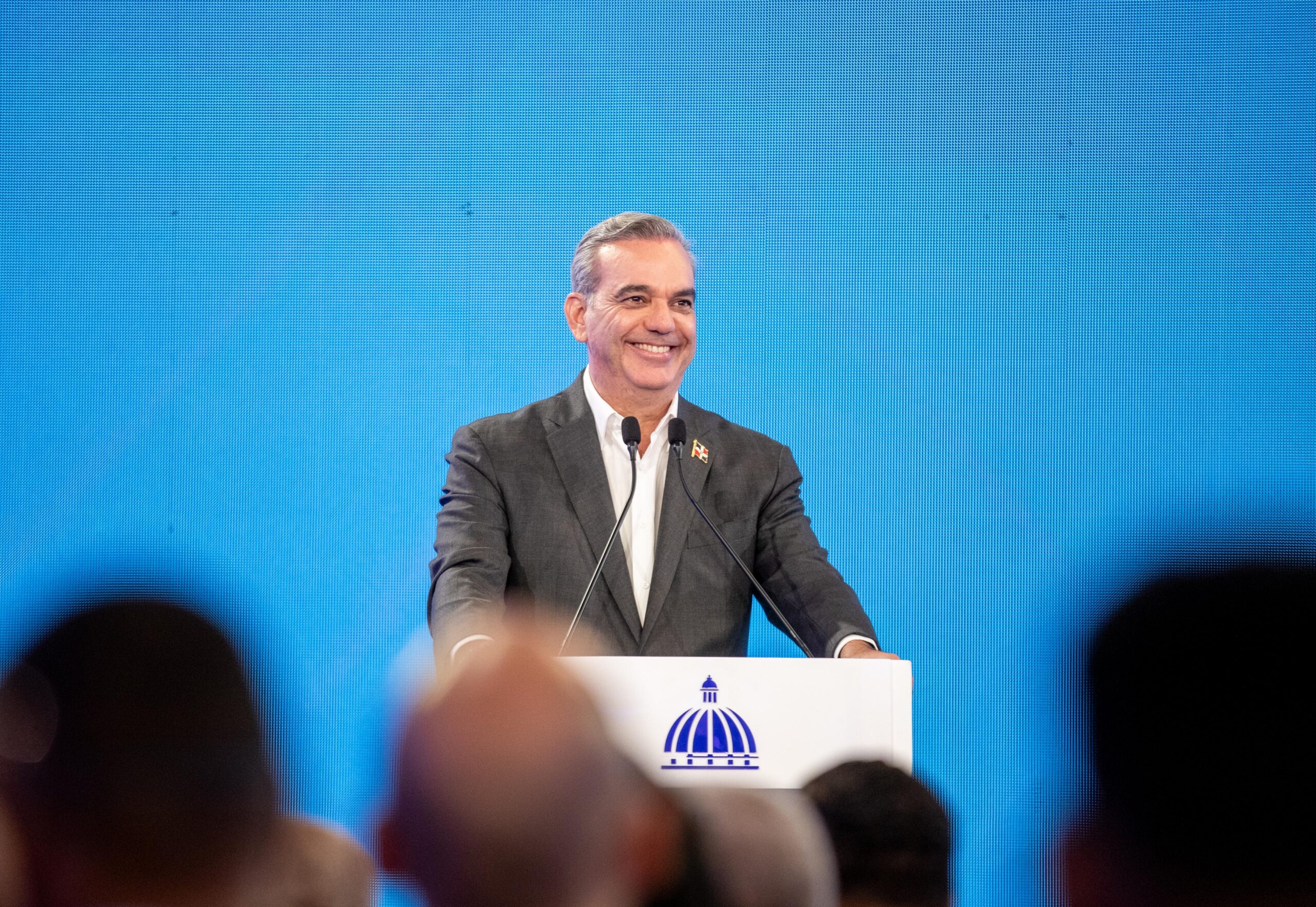 Luis Abinader dice en su mandato se ha disminuido la extracción de arena en los ríos