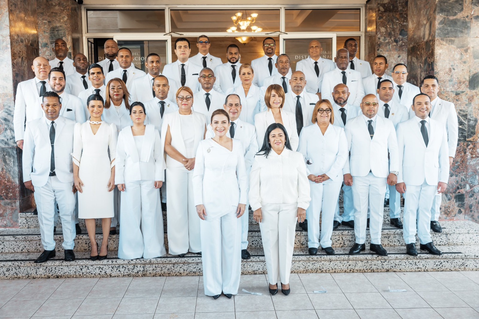 ¿Por qué los alcaldes y regidores visten de blanco en la toma de posesión?