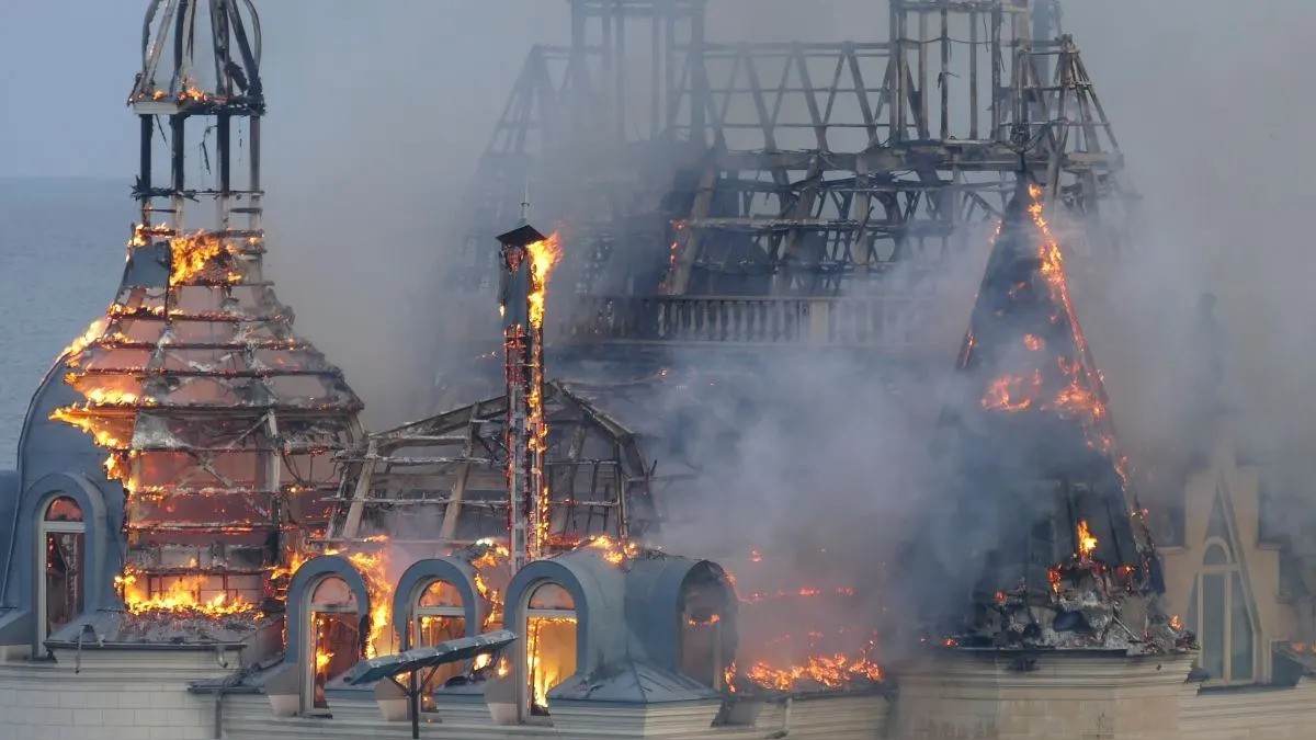 Bombardeo ruso deja en llamas "castillo de Harry Potter" de Odesa
