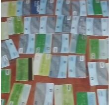 Arrestan a tres mujeres cuando intentaron comprar en un supermercado con 89 tarjetas Supérate