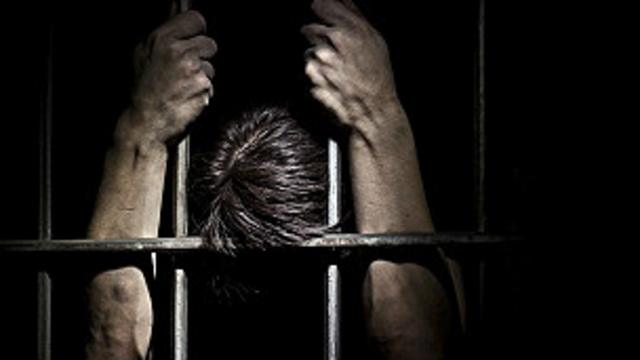 Cadena perpetua para un hombre que castraba a otros y lo difundía en su web de pago