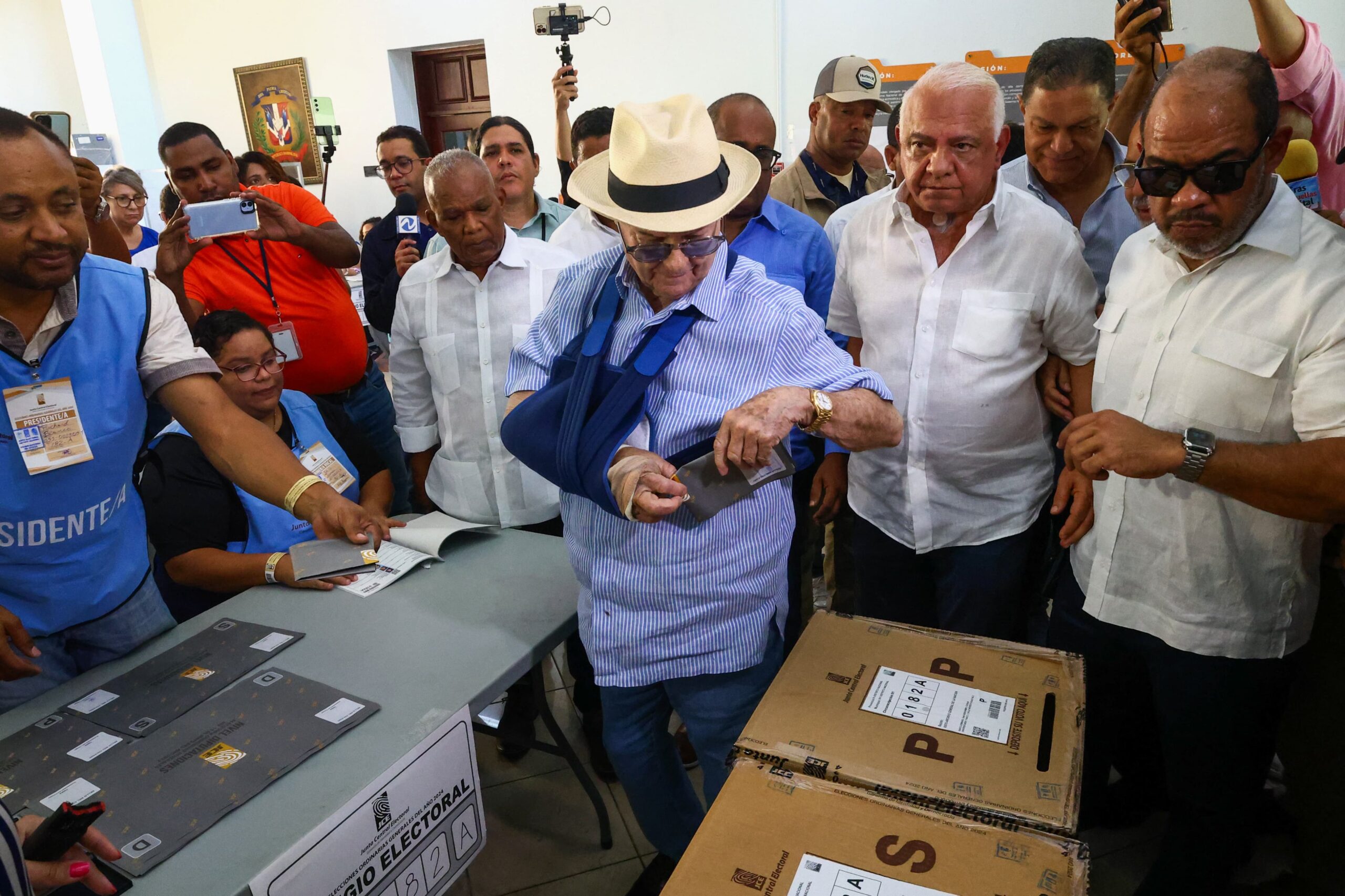Hipólito: "Le saqué una copia adicional a la cédula por si las moscas; no creo en chisme de patio"