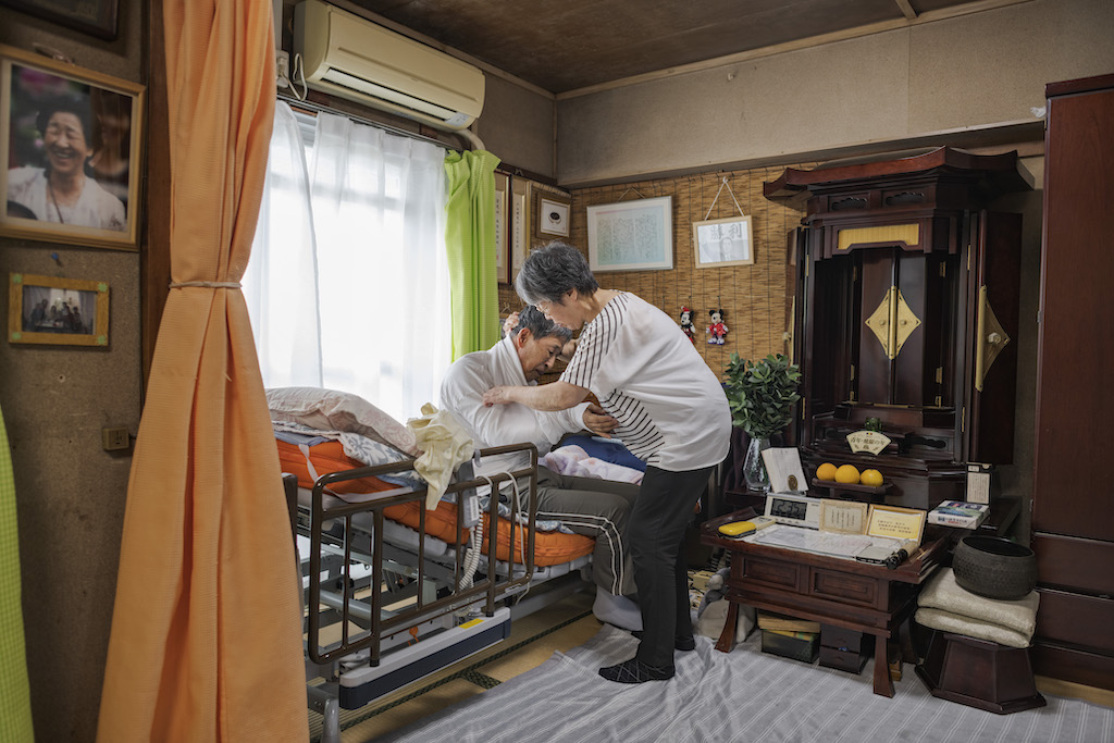 Japón estima que unos 68 mil ancianos podrían morir solos en sus hogares este año