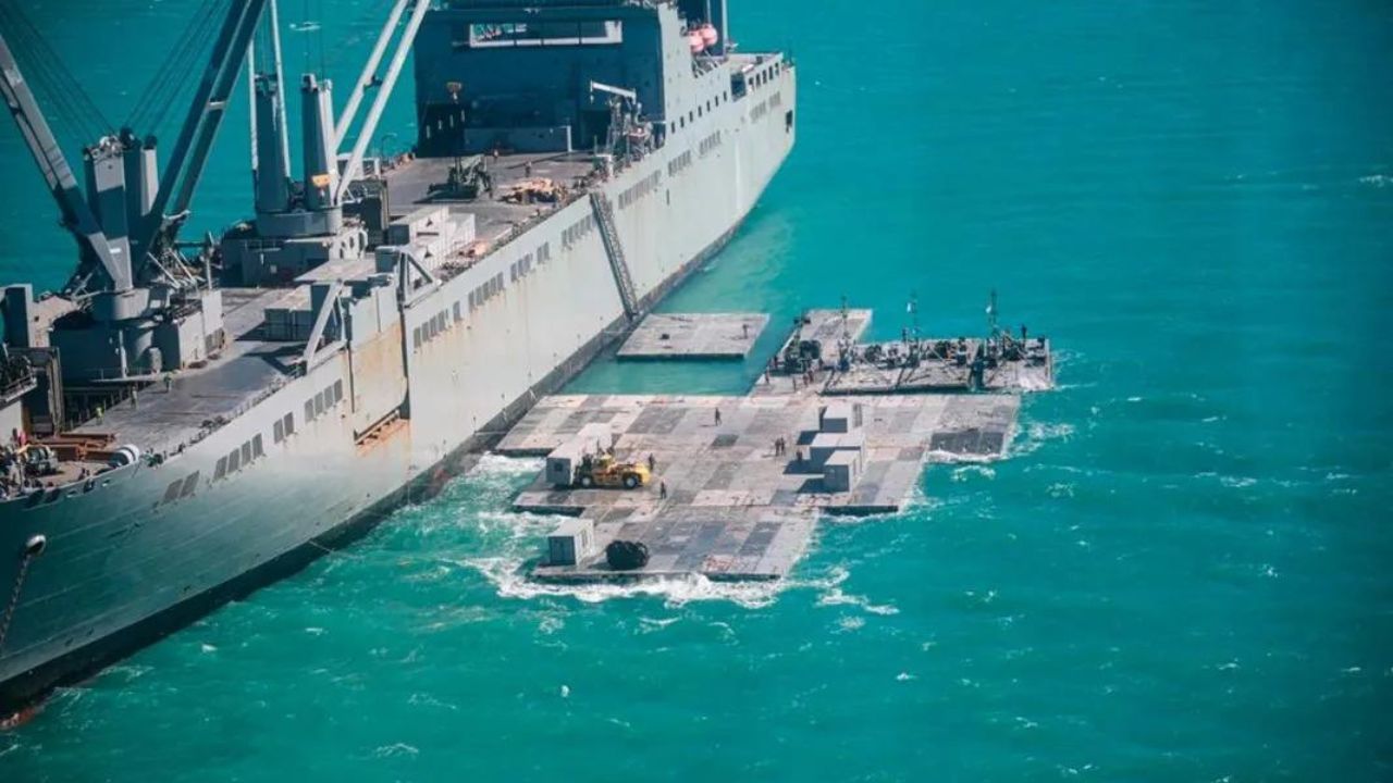 EE.UU. pone en marcha un muelle flotante en Gaza para mover toneladas de ayuda humanitaria