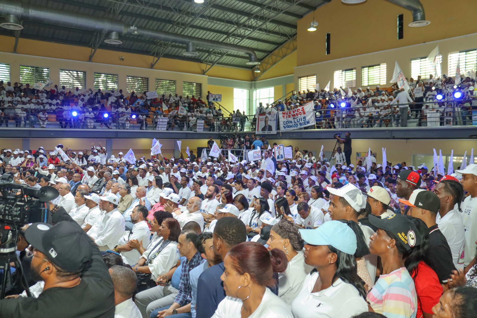 Abinader recibe apoyo del Movimiento por la Dignidad Policial y Militar que preside Daurin Muñoz