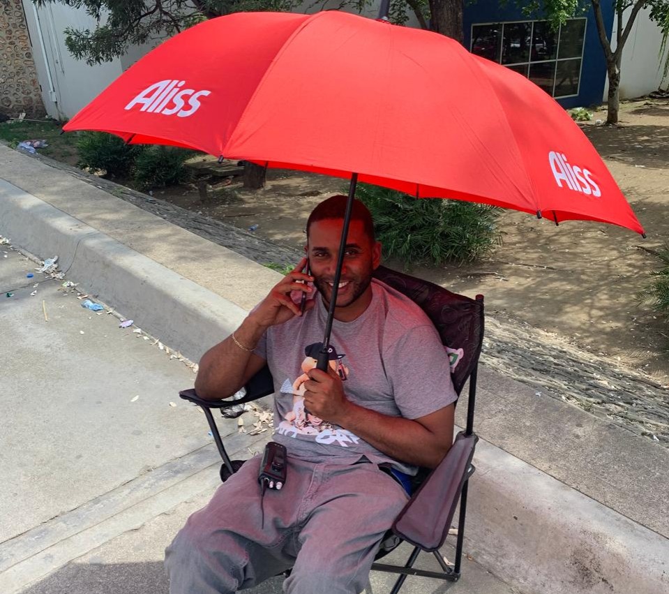 De meterse en el carro a dormir, a dejar el aire acondicionado encendido: dominicanos combaten el calor