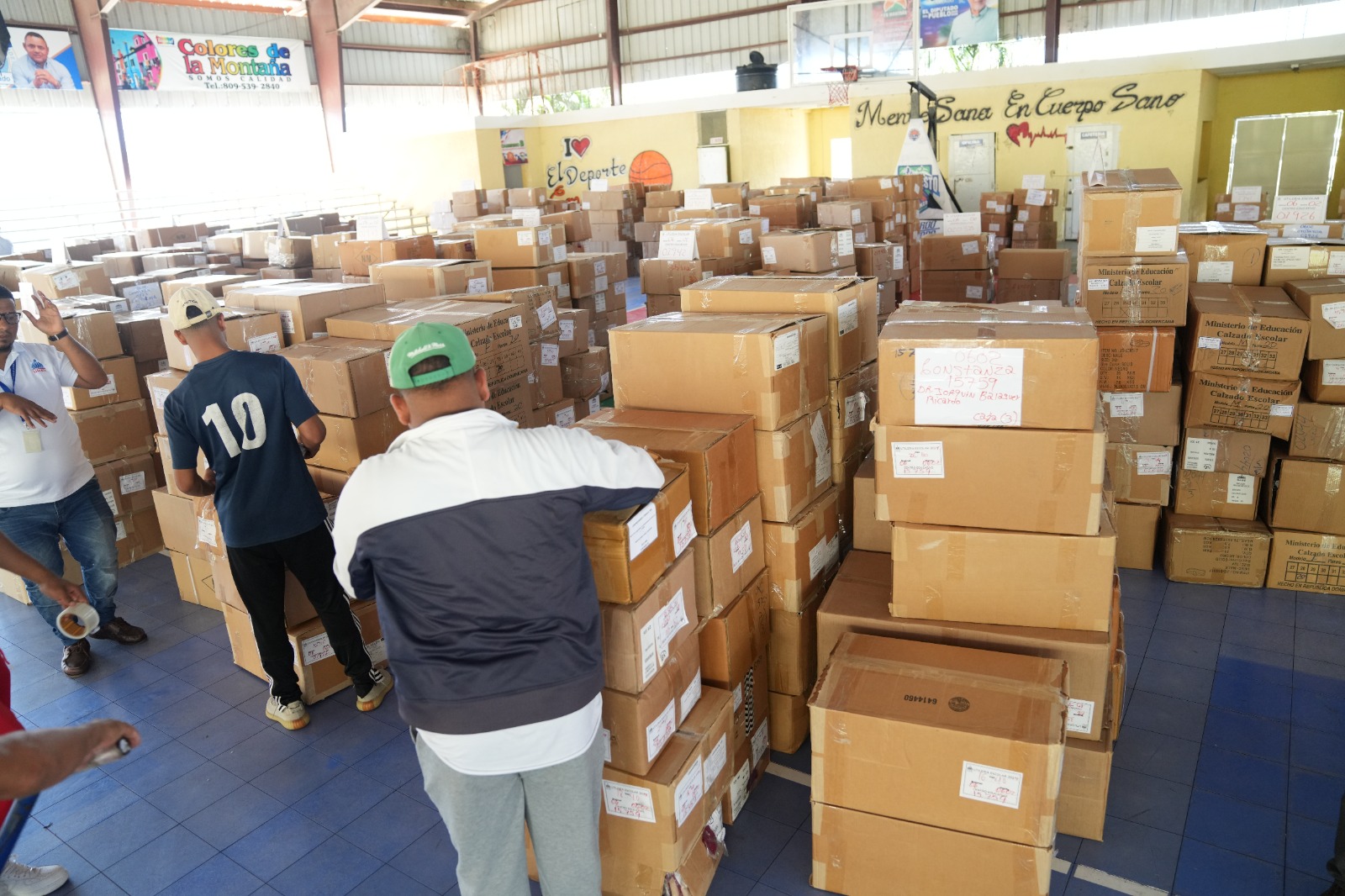 Inabie distribuye uniformes y útiles escolares para el período 2024-2025