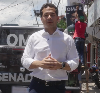 Afiches retirados de Omar Fernández serán utilizados para construir casas de animales
