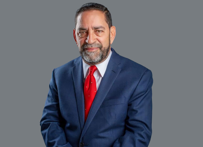 Hackean cuenta de WhatsApp del cónsul Eligio Jáquez