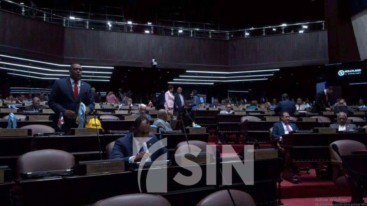 Oficialistas indignados con la FP quien amenaza con protestas callejeras si hay reforma constitucional