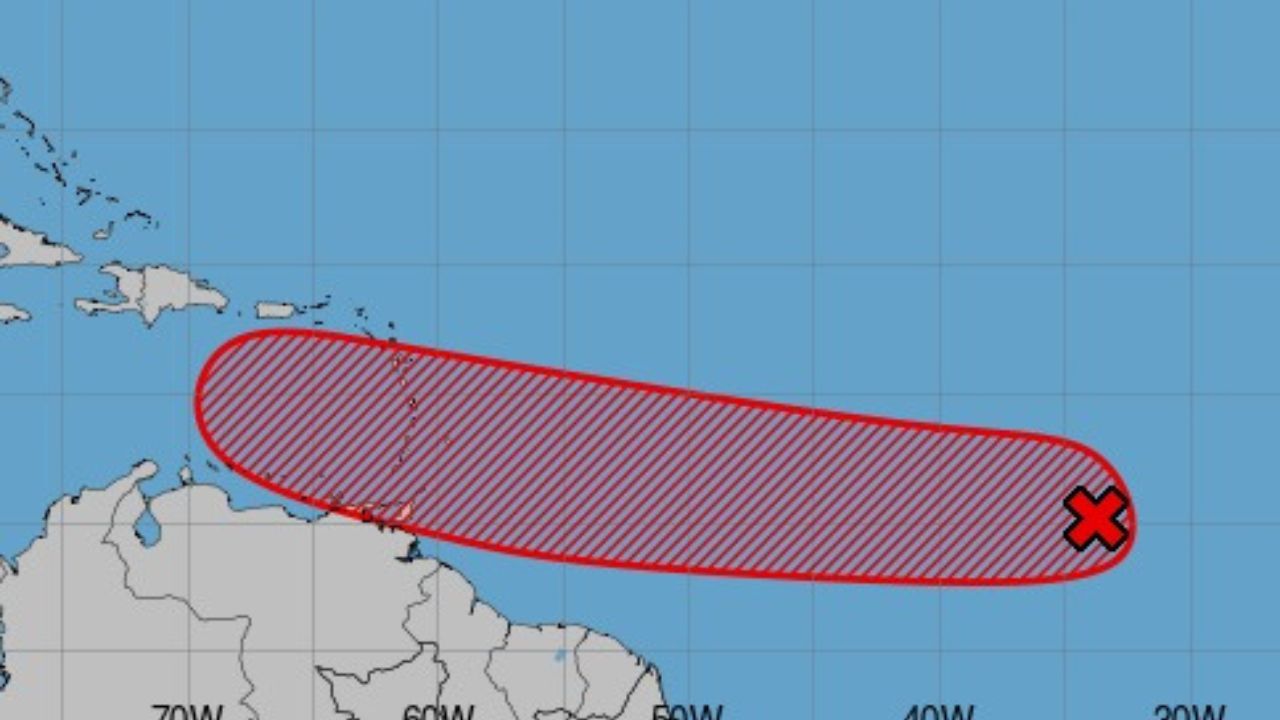 Ponen atención a onda tropical con pronóstico de convertirse en ciclón y peligrosa trayectoria