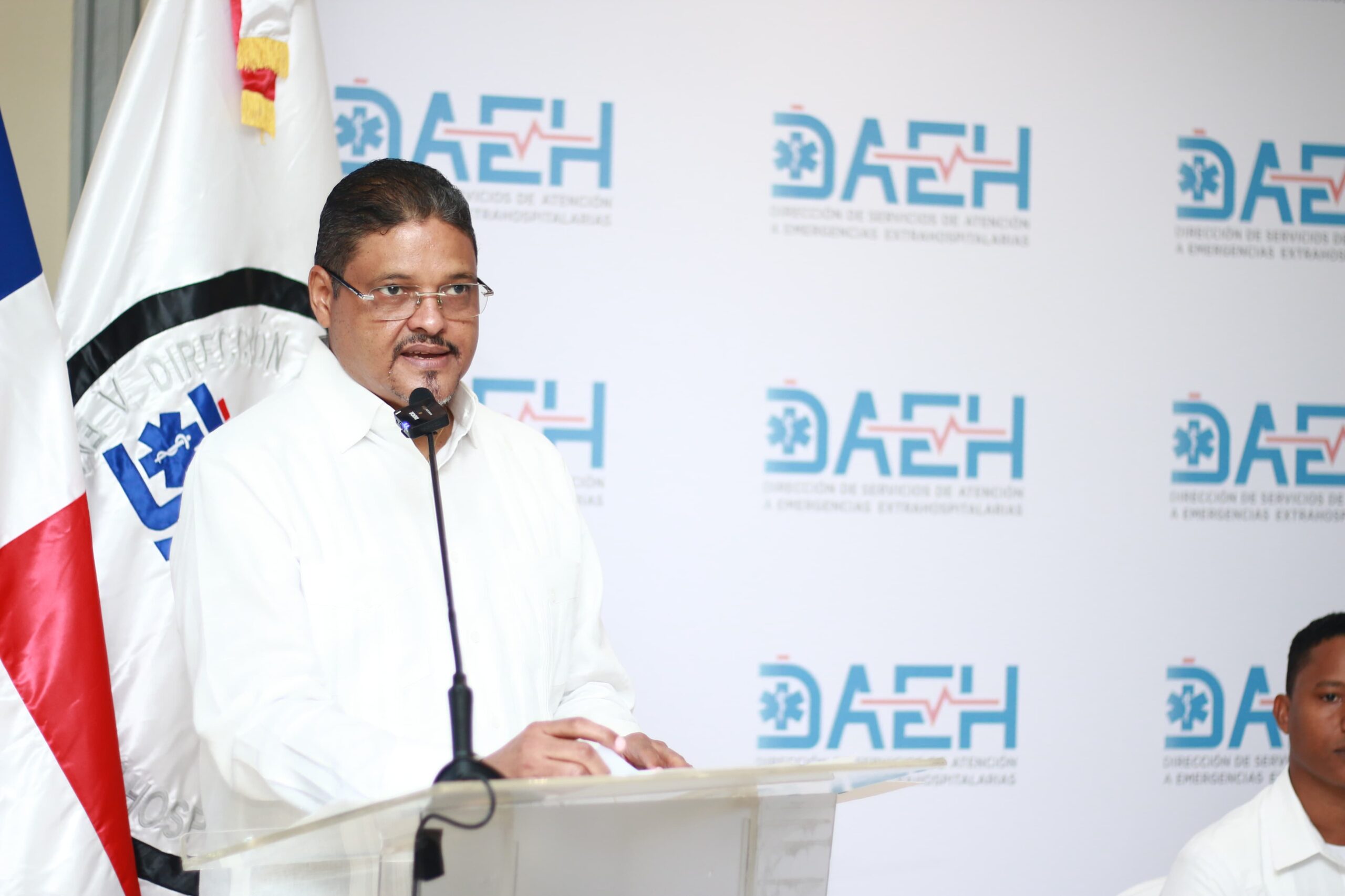 Abinader ordena aumentar incentivos aproximadamente a dos mil choferes de ambulancias de la DAEH