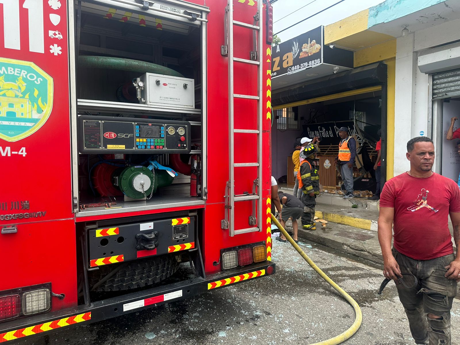 Explosión en local comercial en La Vega deja al menos cinco personas afectadas