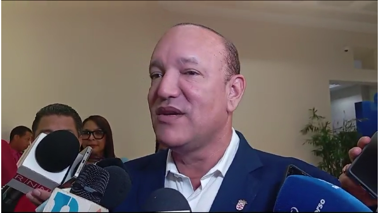 Alcalde Ulises Rodríguez dice de 16 camiones que encontró solo uno está funcionando