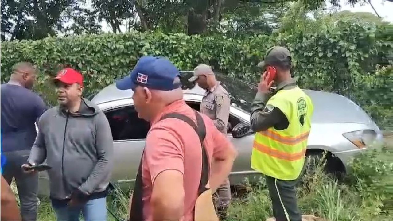 Desconocidos a bordo de motocicleta matan a tiros un hombre y hieren mujer