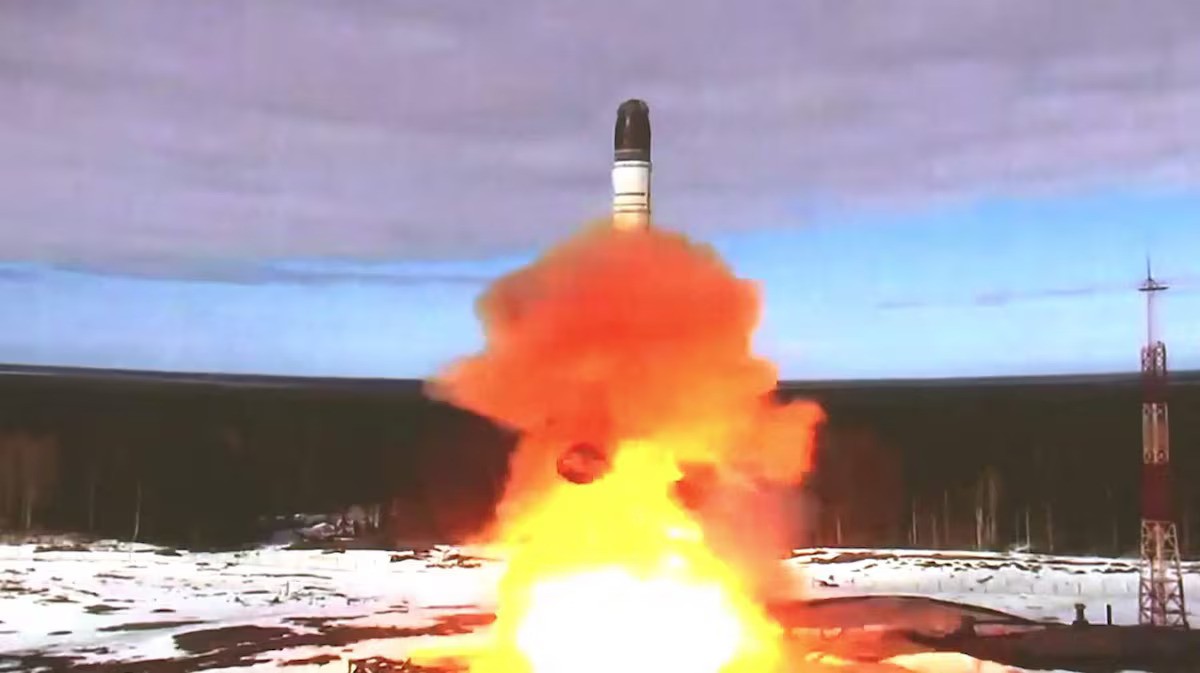 China dice que su táctica es la "autodefensa" tras acusación de aumento de arsenal nuclear