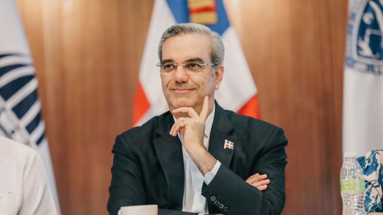 Abinader dice defenderá la Constitución y las leyes que componen sistema legislativo del país