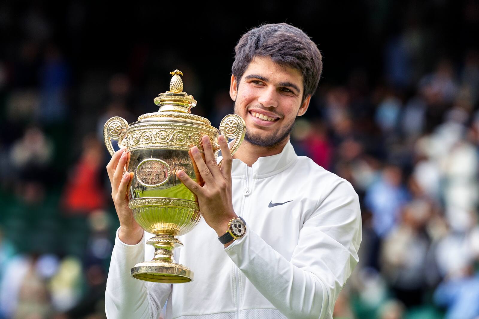 Carlos Alcaraz aplasta a Djokovic y gana su segundo Wimbledon