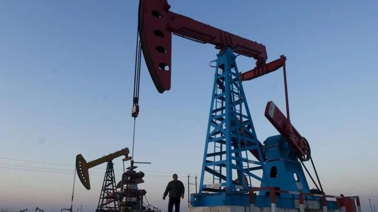 Petróleo de Texas baja un 1 % afectado por la tormenta Beryl