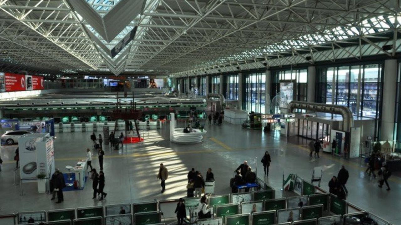 Retrasos en aeropuertos de Italia por fallo informático global