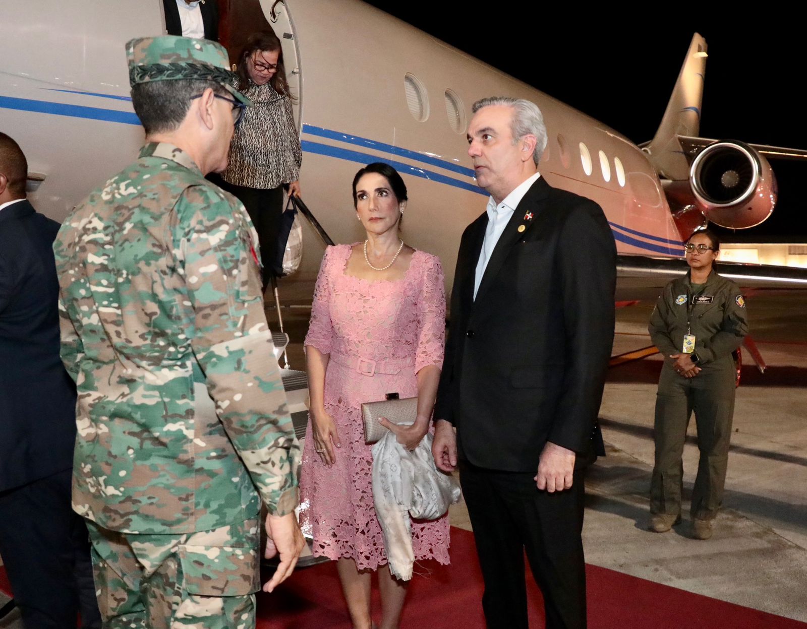 Abinader regresa de Panamá tras asistir a toma de posesión de José Raúl Mulino Quintero