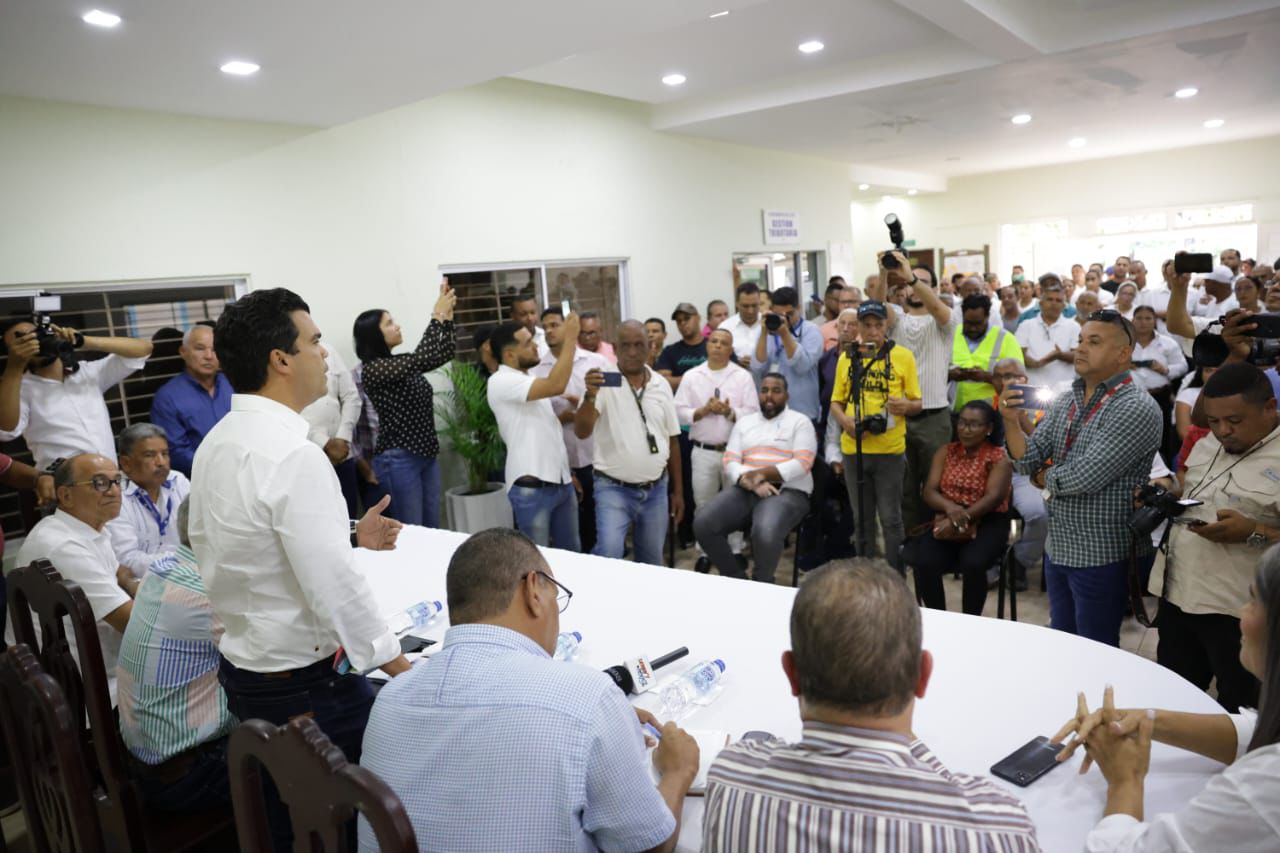 Wellington Arnaud crea comisión de veeduría para supervisar construcción alcantarillado Licey al Medio