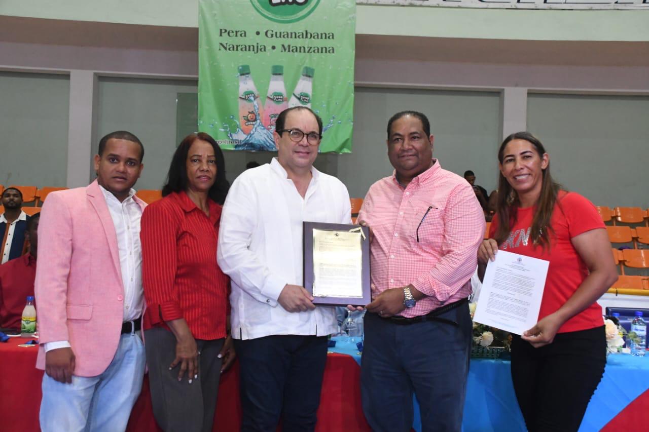 Ayuntamiento Sabana Grande de Boyá reconoce como hijos adoptivos a personalidades del deporte  