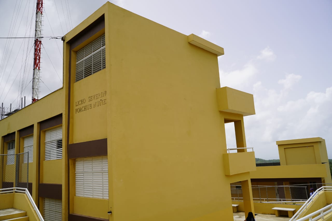 Ministerio de Educación inaugura una escuela y un liceo en Samaná