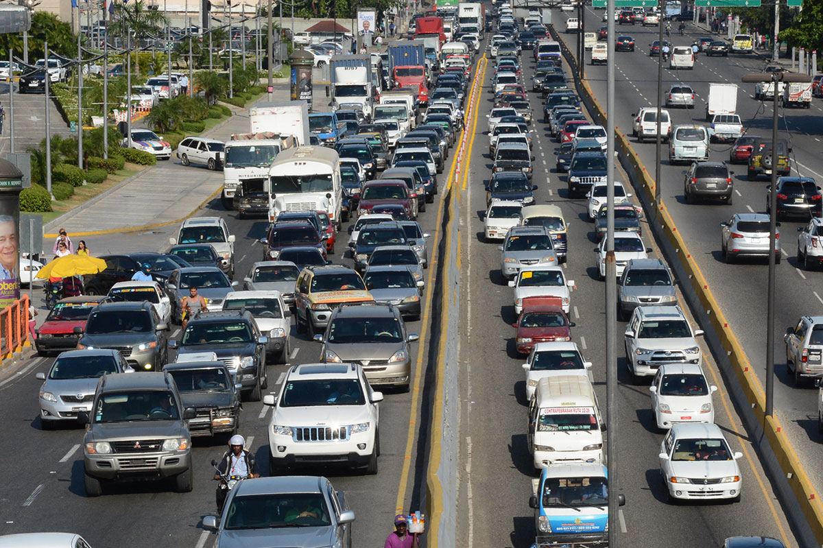 Polémica por proyecto que podría prohibir giros viales en avenidas de la capital