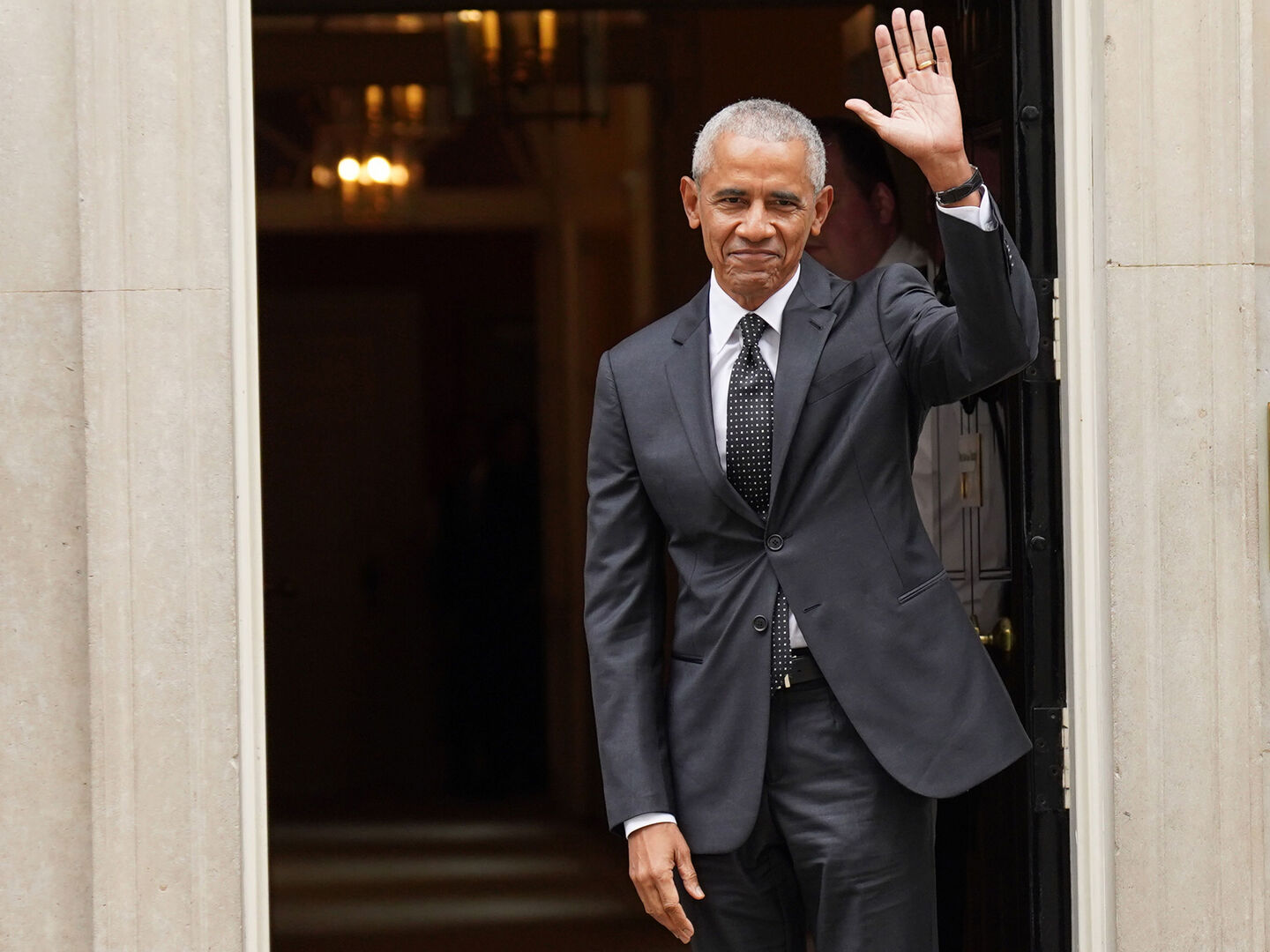 Obama pide nominar a "un candidato extraordinario" y evita respaldar a Kamala Harris