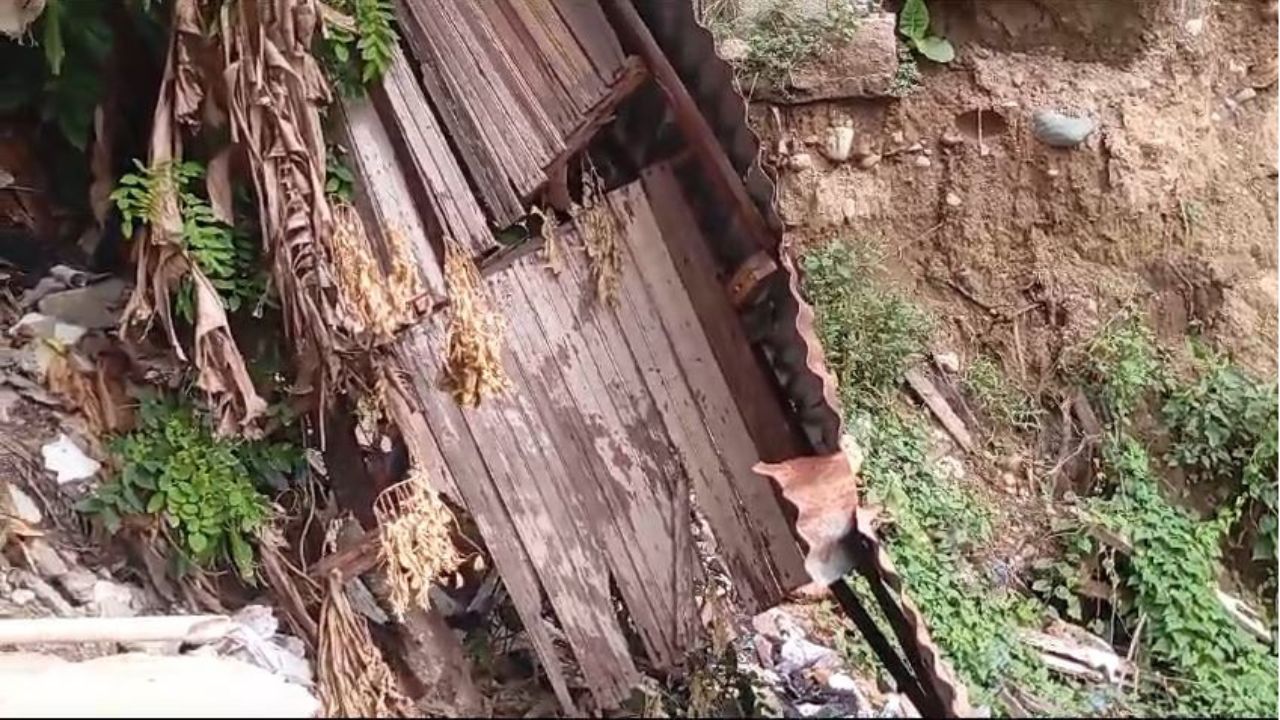 Denuncian derrumbes son frecuentes en Arroyo Hondo Abajo de Santiago