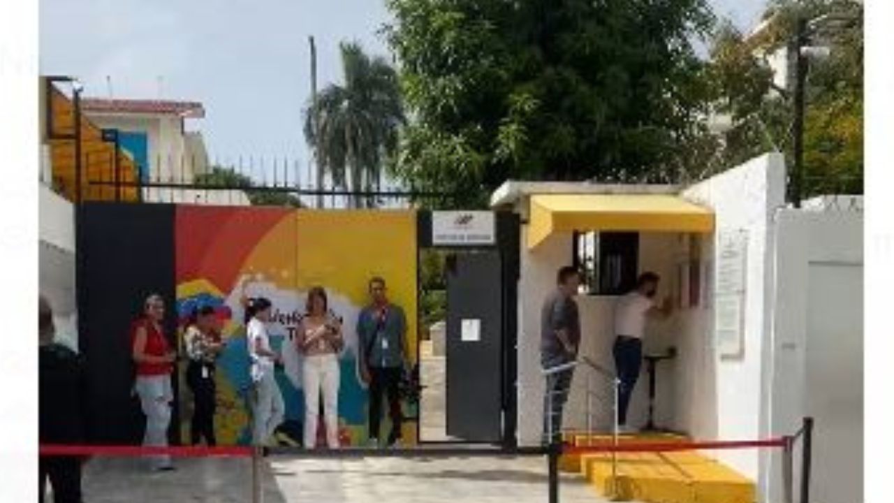 Venezolanos en RD acuden a votar