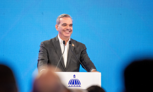 Luis Abinader presentó resultados de su “consulta” sobre reforma a la Constitución a través de su canal de WhatsApp