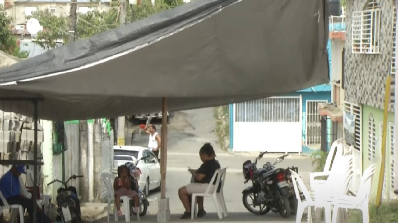 Joven muere de un disparo supuestamente a manos de un agente policial en Villa Mella