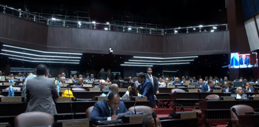 Aumenta el rechazo de la oposición a propuesta de eliminar curules