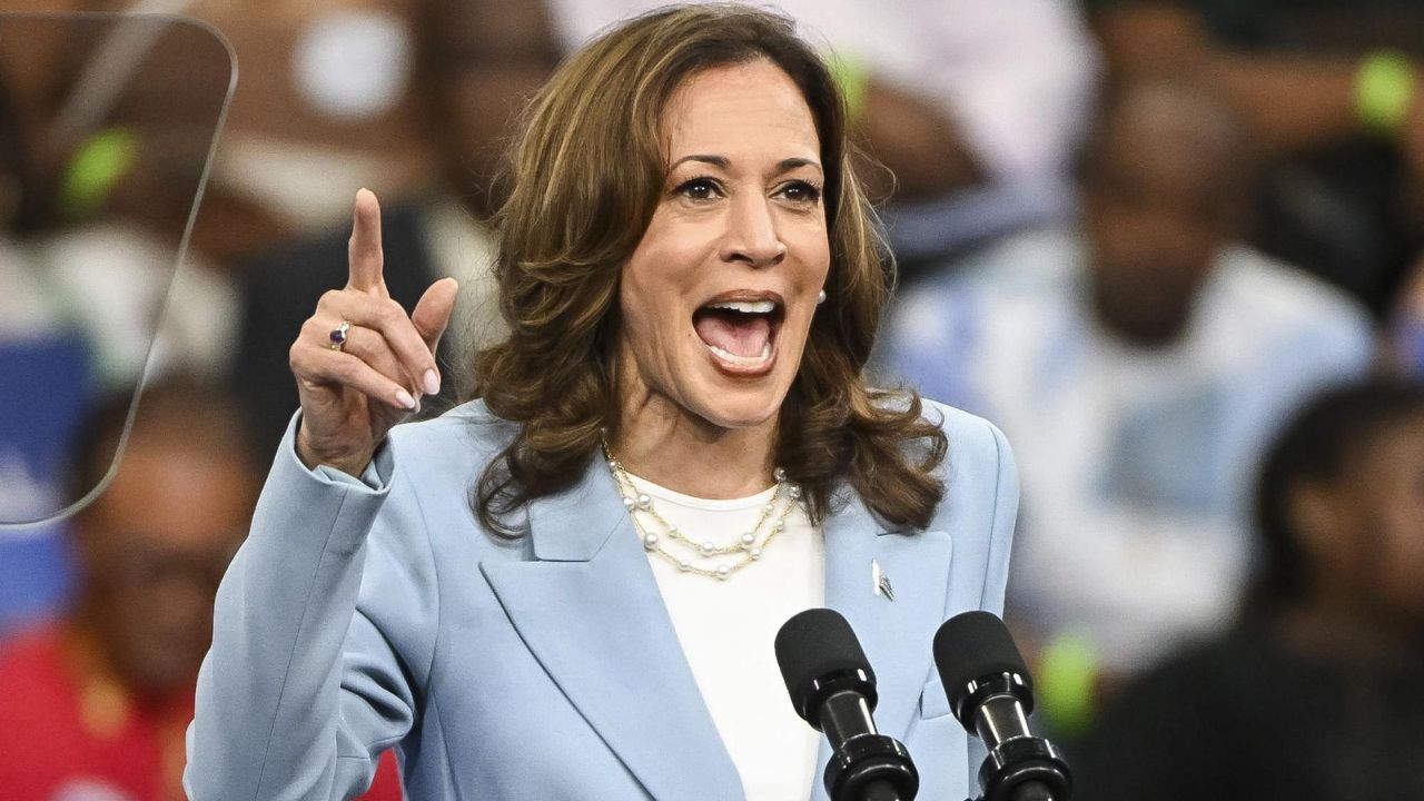 Kamala Harris formaliza su candidatura con la elección de Tim Walz como su vicepresidente