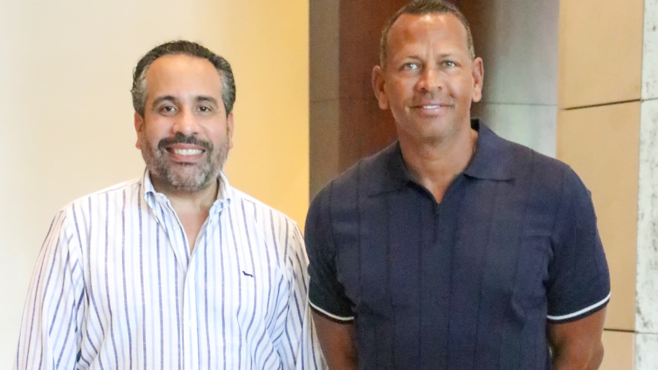 Alex Rodríguez califica como positiva visita de atletas y leyendas del deporte en escuelas dominicanas