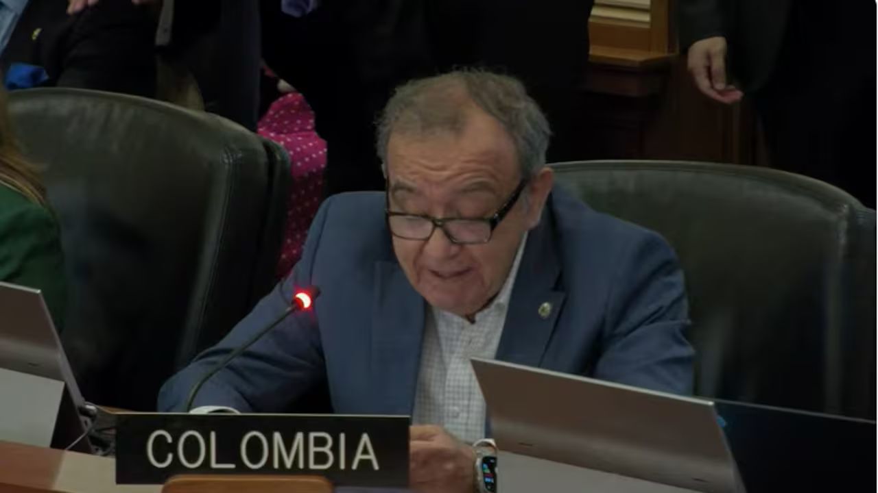 Critican al Gobierno colombiano por abstenerse de votar resolución de OEA