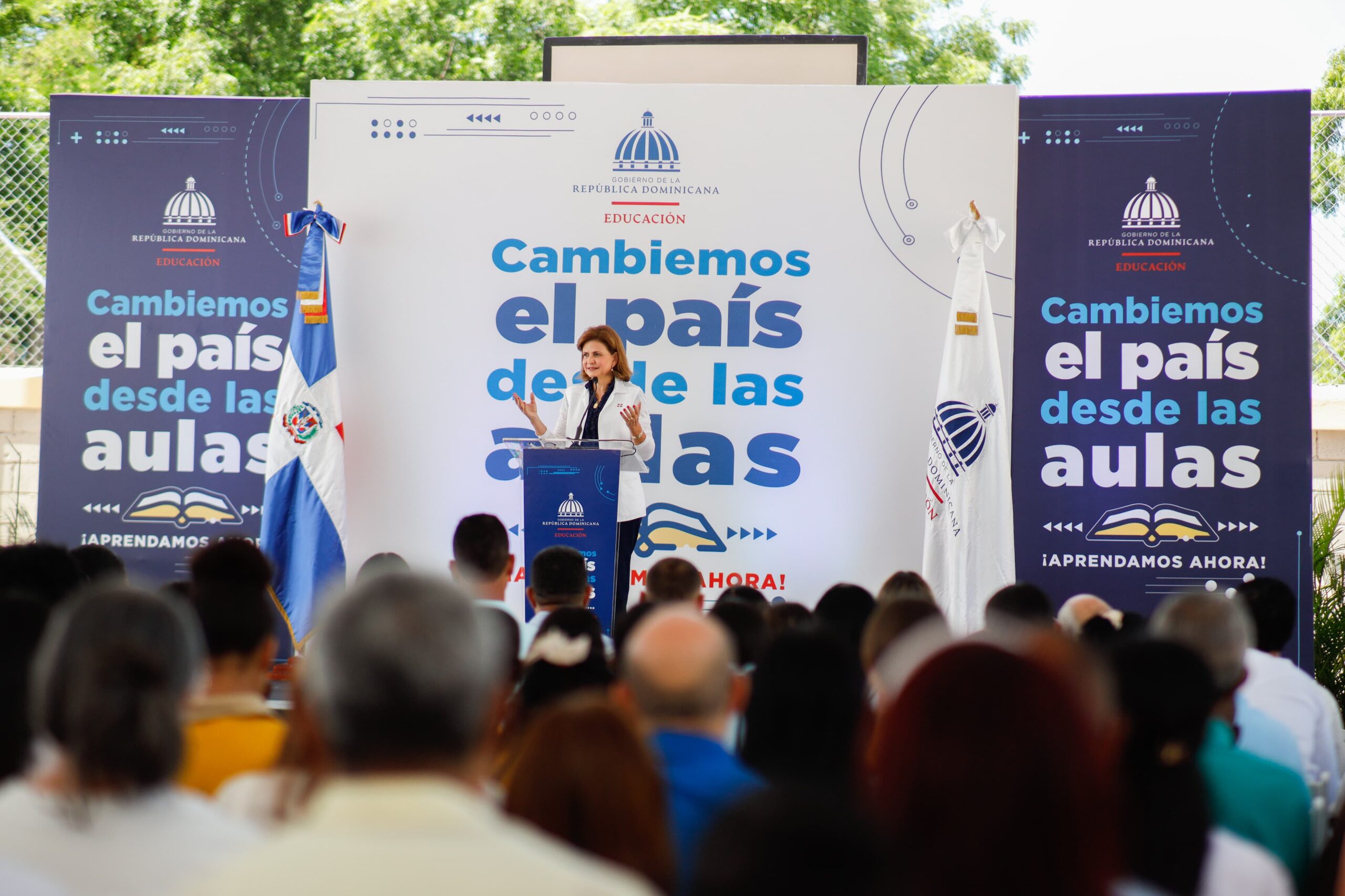 Raquel Peña llama a maestros a evaluar su desempeño a través del progreso de sus estudiantes
