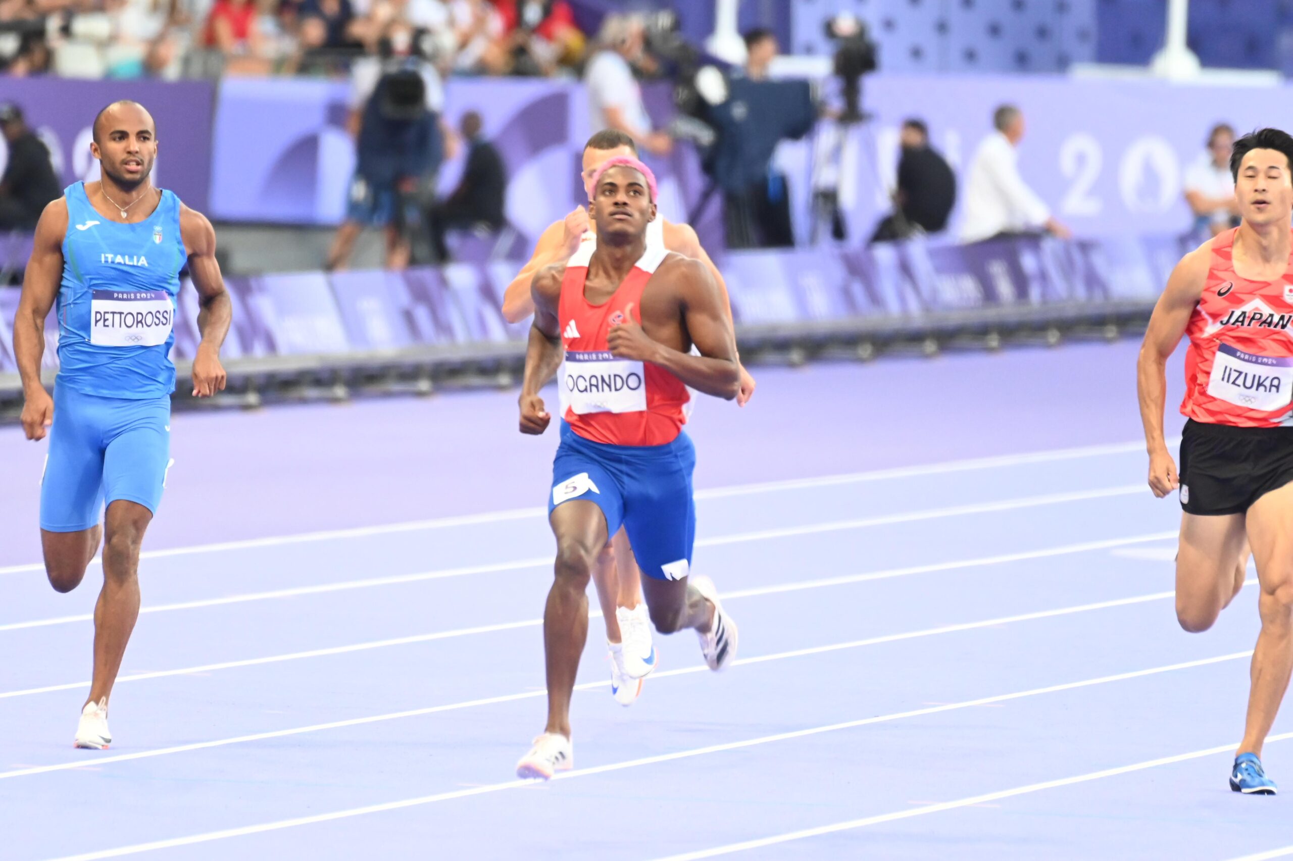 Con tiempo de 20:04 Alexander Ogando avanza a semifinales de los 200 metros en Juegos Olímpicos 