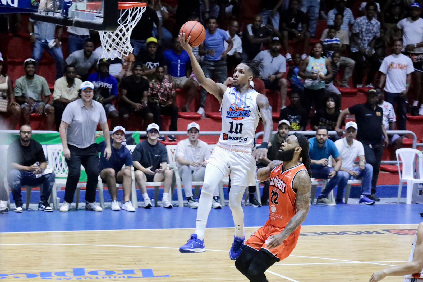 Jassel, Bautista y Ferguson guían a Titanes en juego 1 sobre Cañeros