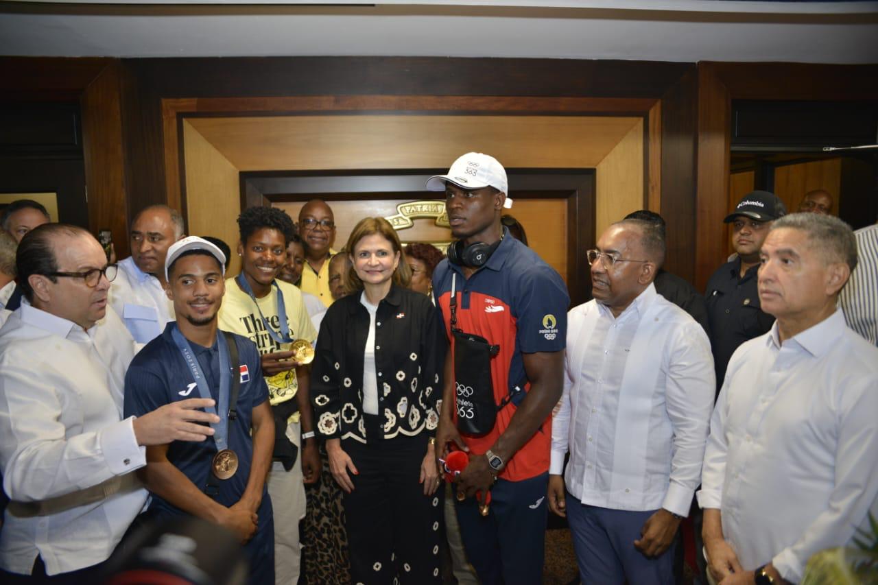 Extraordinaria bienvenida para Marileidy Paulino, Cristian Pinales y Yunior Alcántara