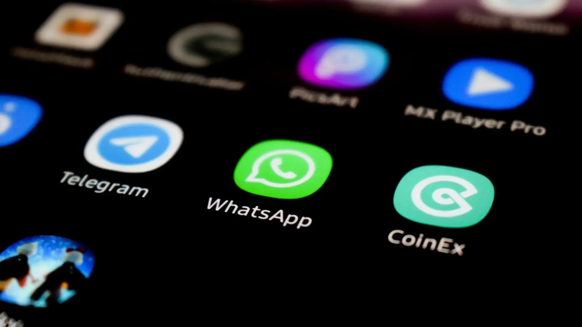 Nicolás Maduro dice que Whatsapp es usada para amenazar y pide a la población eliminarla